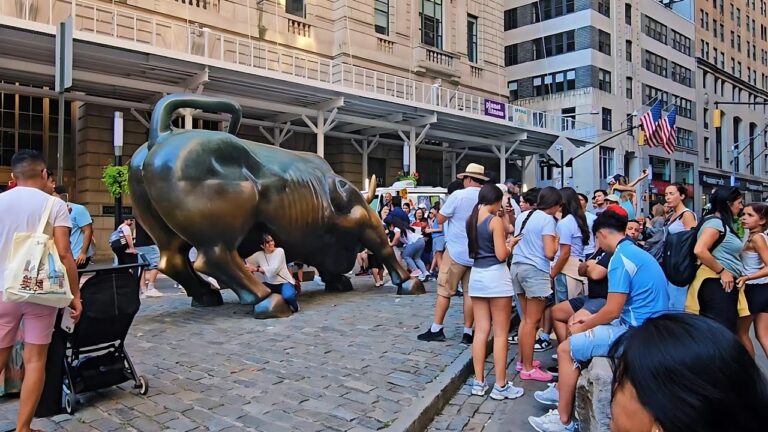 🐂 The Massive 3.5 Ton Charging Bull! 😱 Plus Wall Street & One World Trade Center Walking Tour NYC 4K