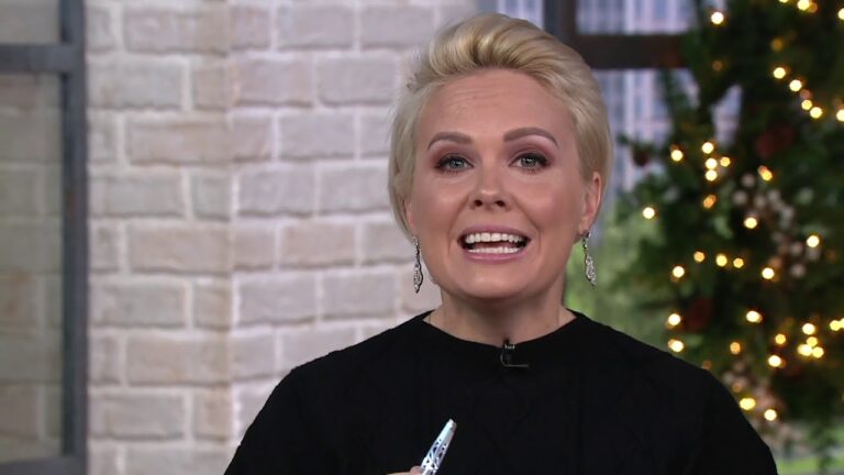 La-Tweez Pro Illuminating Tweezer with Travel Kit on QVC